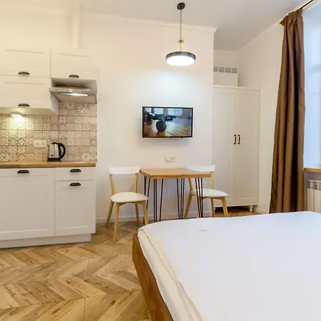 Дизайнерські Апартаменти У Центрі Біля Цуму Kyiv Exterior photo