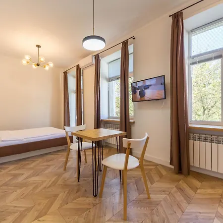 Дизайнерські Апартаменти У Центрі Біля Цуму Kyiv Exterior photo
